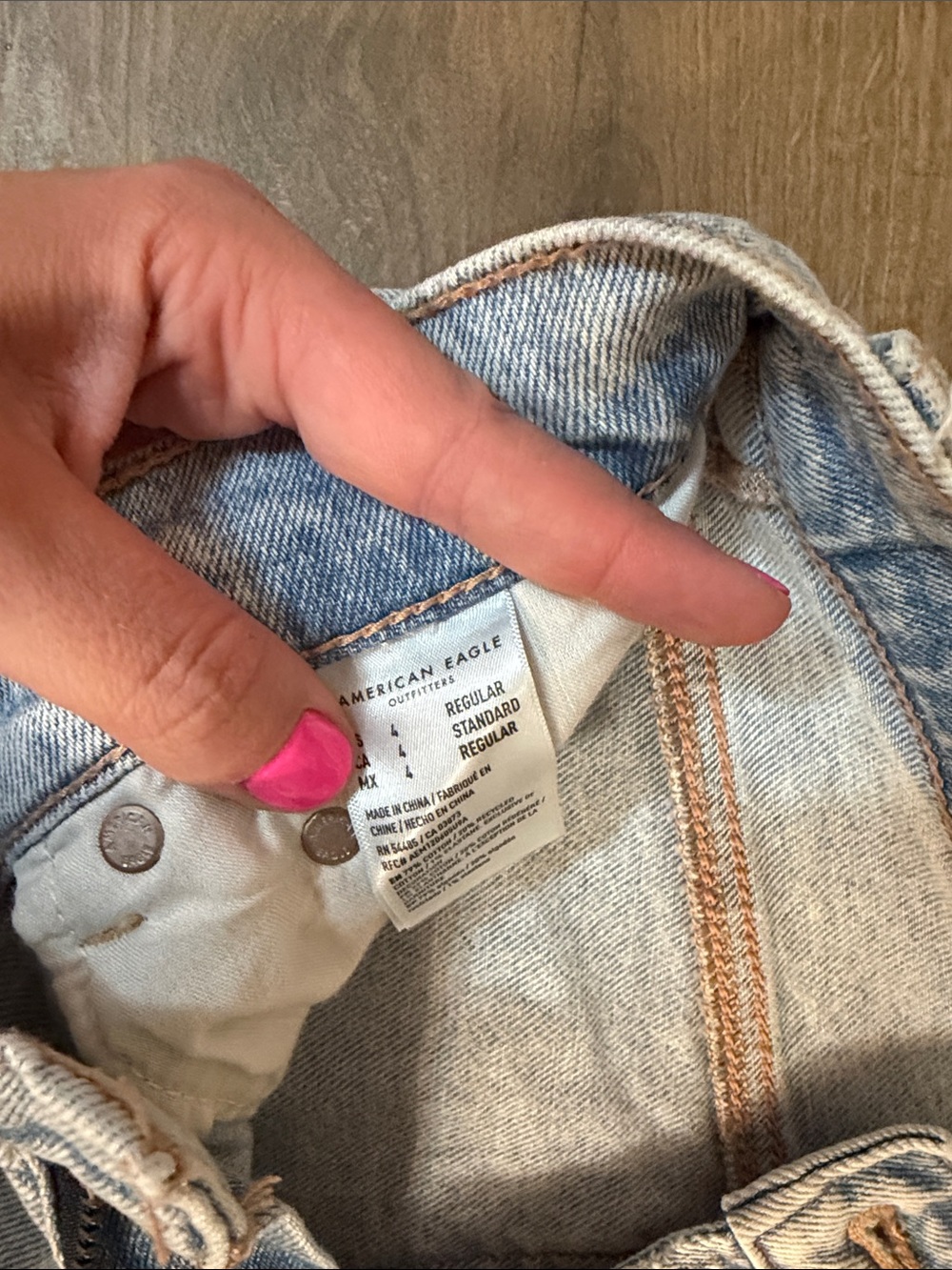 American Eagle Outfitters Light Wash Distressed Ankle Jeans - Picture 3 of 5